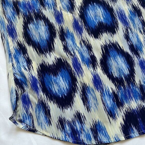 ⭐️GUESS by Marciano Silk Sleeveless Blouse⭐️ - Picture 5 of 7